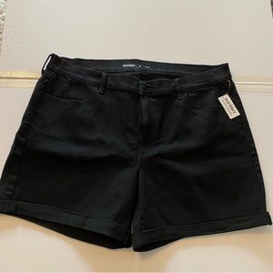 Old Navy Black jean shorts. Women’s Size 16 NWT